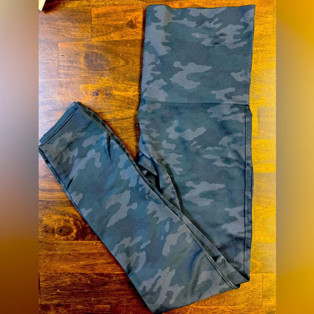 Spanx Seamless Black Camo Leggings 1X
